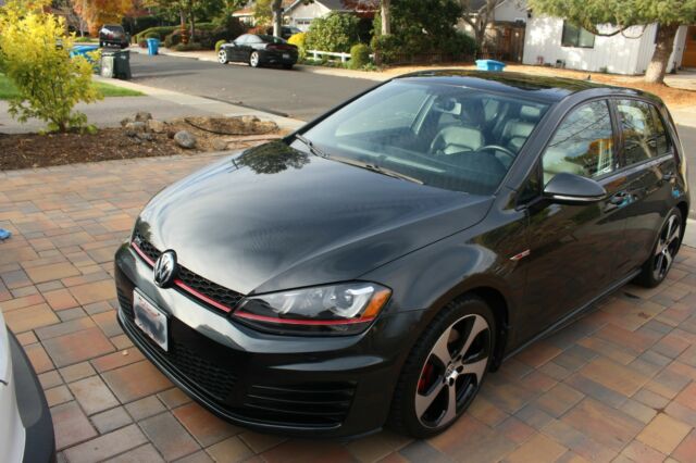 2015 Volkswagen Golf (Gray/Black)