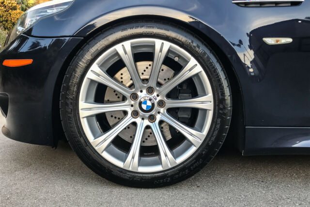 2008 BMW M5 (Blue/Black)