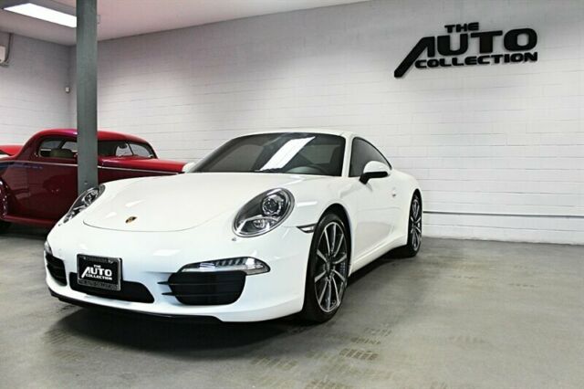 2013 Porsche 911 (White/Black)