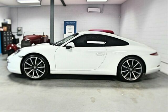 2013 Porsche 911 (White/Black)