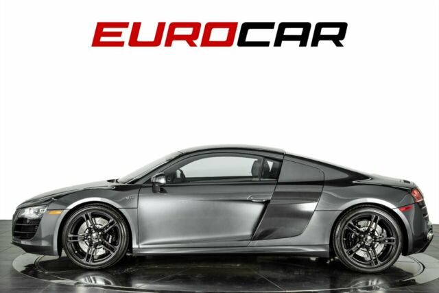 2010 Audi R8 (Gray/Black)