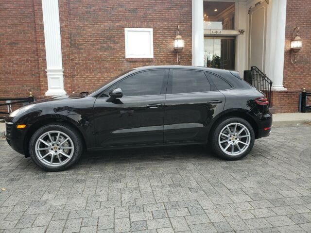 2015 Porsche Macan (Black/Black)