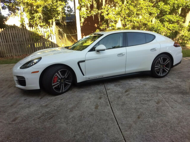 2014 Porsche Panamera (White/Cream and Black)