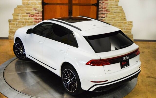 2019 Audi Q8 (White/Black)