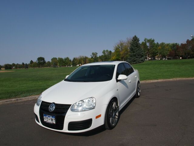 2010 Volkswagen Jetta (White/Black)