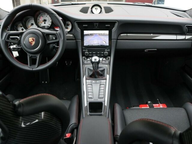 2018 Porsche 911 (White/Black)