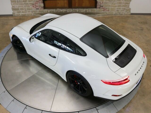 2018 Porsche 911 (White/Black)