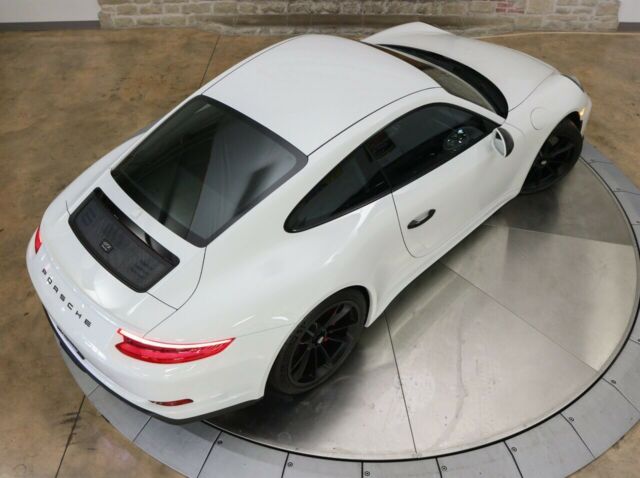 2018 Porsche 911 (White/Black)