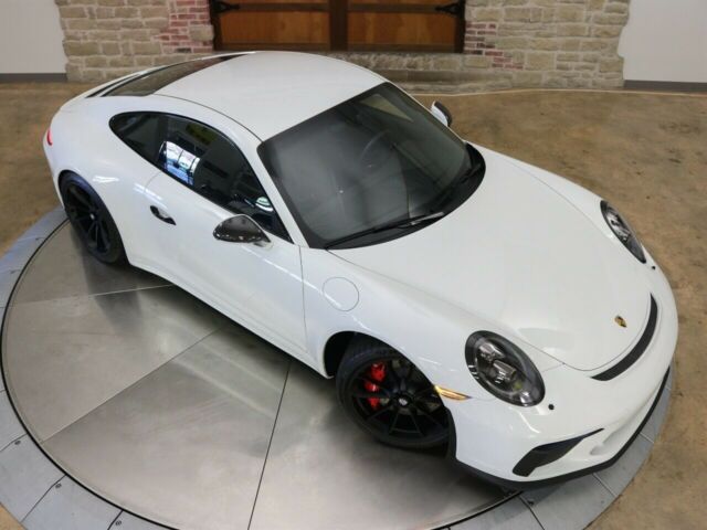 2018 Porsche 911 (White/Black)
