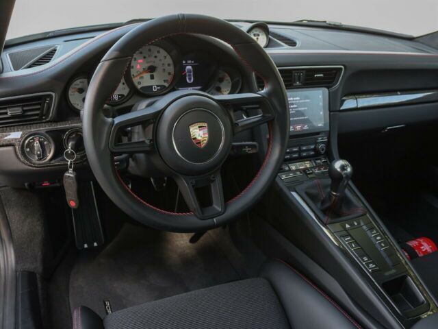 2018 Porsche 911 (White/Black)