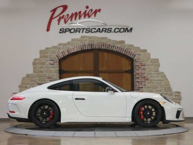 2018 Porsche 911 (White/Black)