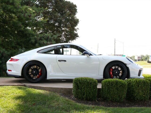 2018 Porsche 911 (White/Black)