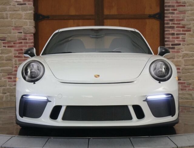 2018 Porsche 911 (White/Black)