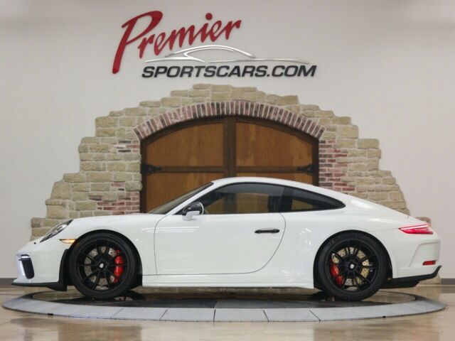 2018 Porsche 911 (White/Black)