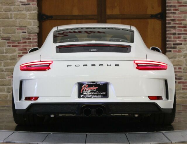 2018 Porsche 911 (White/Black)