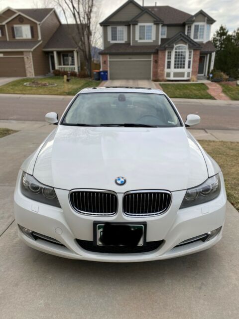 2011 BMW 3-Series (White/Tan)