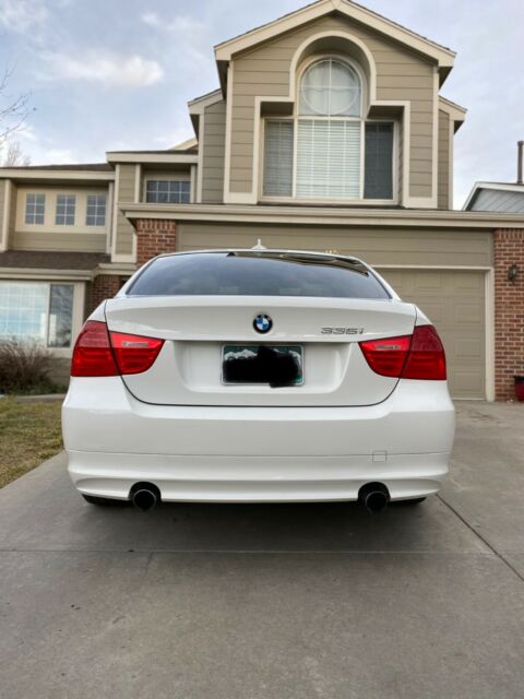 2011 BMW 3-Series (White/Tan)