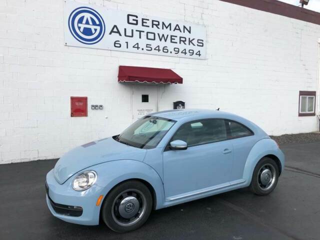 2013 Volkswagen Beetle - Classic (Blue/Black)