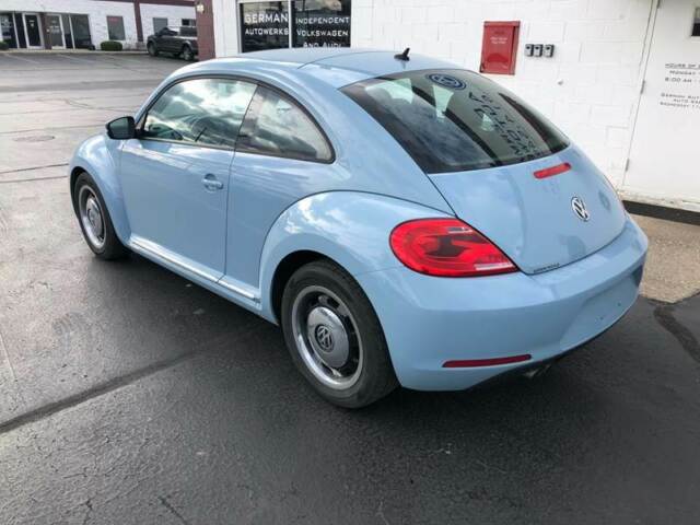 2013 Volkswagen Beetle - Classic (Blue/Black)