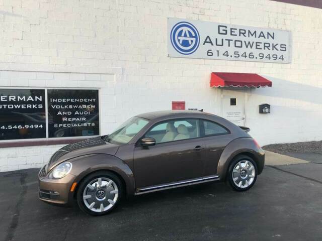 2016 Volkswagen Beetle - Classic (Brown/Beige)