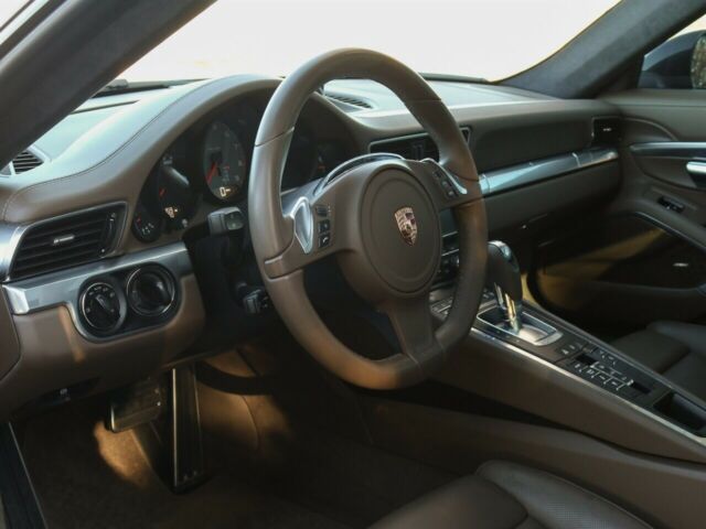 2013 Porsche 911 (Brown/Umber)