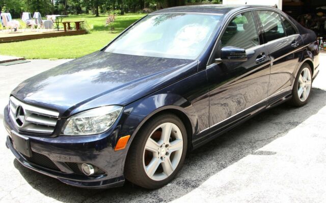 2010 Mercedes-Benz C-Class (White/Black)