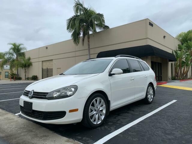 2011 Volkswagen SportWagen (White/Black)