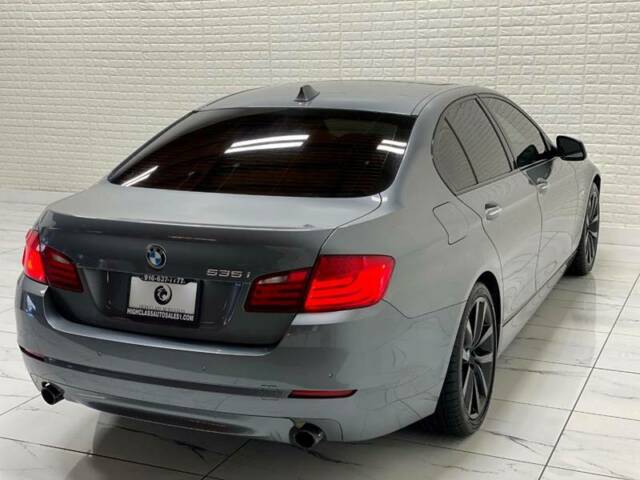 2011 BMW 5-Series (Gray/Black)