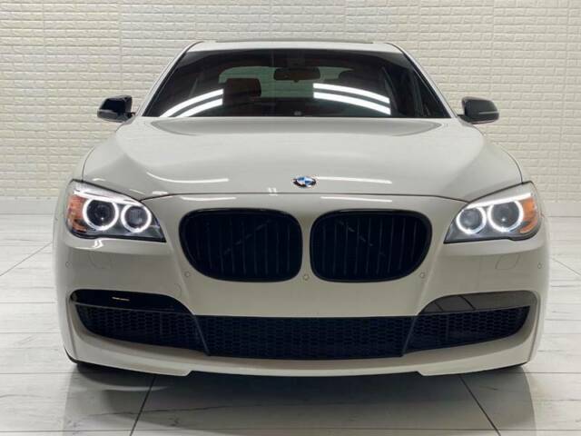 2013 BMW 7-Series (White/Tan)