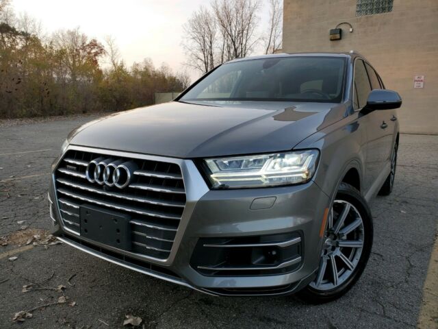 2018 Audi Q7 (Graphite Gray Metalic/Black Interior)