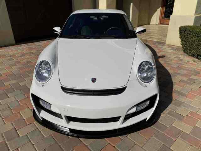 2009 Porsche 911 (White/Black)
