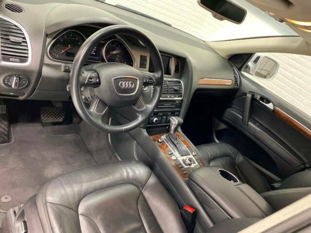 2015 Audi Q7 (White/Black)
