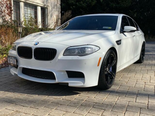 2013 BMW M5 (White/White)