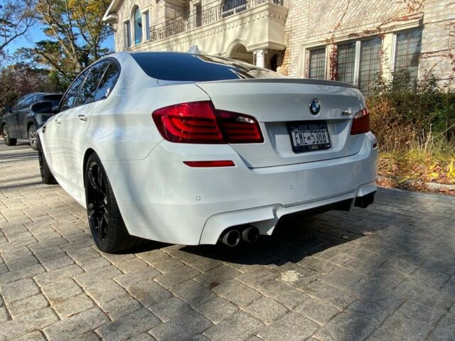 2013 BMW M5 (White/White)
