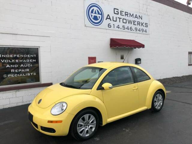 2008 Volkswagen Beetle-New (Yellow/Black)