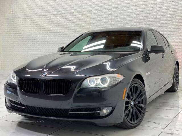 2011 BMW 5-Series (Gray/Black)