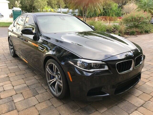 2014 BMW M5 (Black Sapphire Metallic/Sakhir Orange (closer to Red))