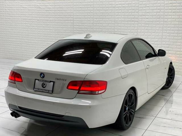 2010 BMW 3-Series (White/Black)