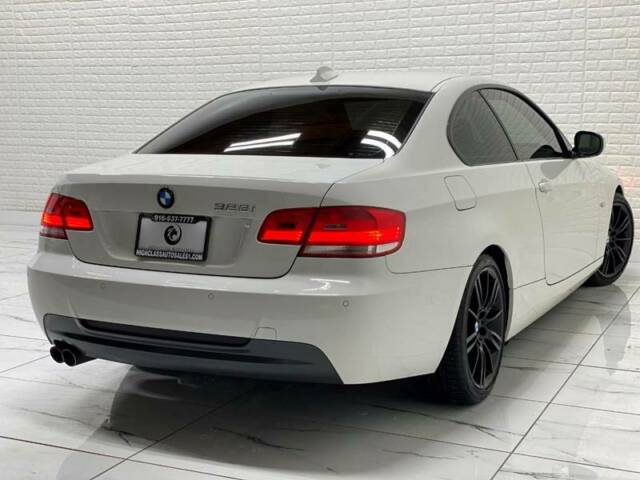 2010 BMW 3-Series (White/Black)