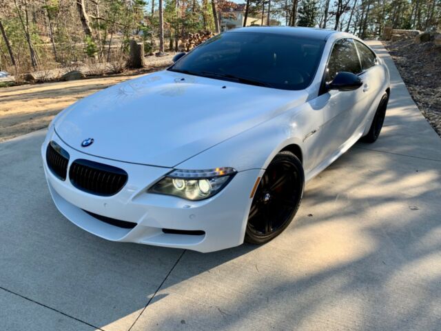 2010 BMW M6 (White/Red)