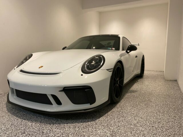 2018 Porsche 911 (White/Black)