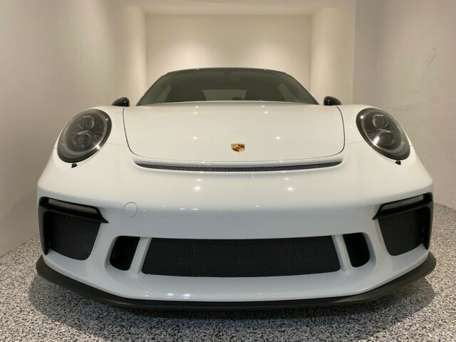 2018 Porsche 911 (White/Black)