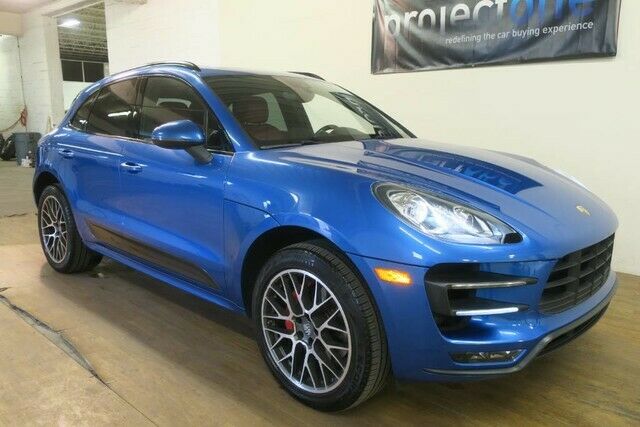 2015 Porsche Macan (Blue/Black)