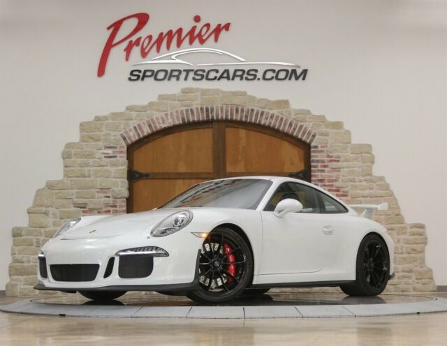 2016 Porsche 911 (White/Black)