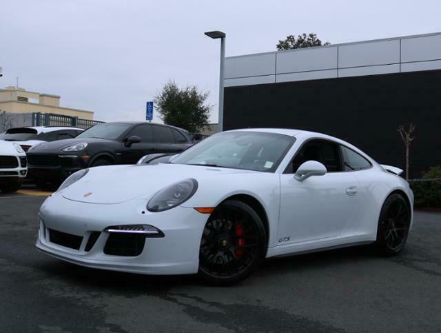 2016 Porsche 911 (White/Black)