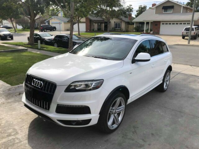 2010 Audi Q7 (White/Black)