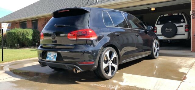 2011 Volkswagen Golf (Black/Black)