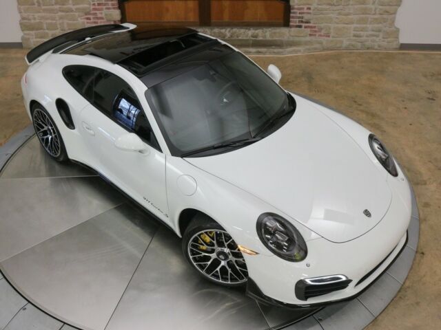 2016 Porsche 911 (White/Black)