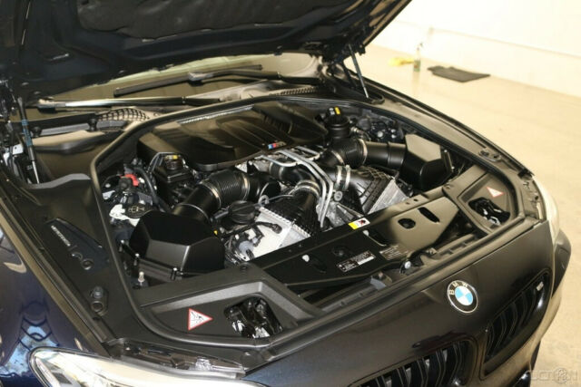 2015 BMW M5 (Black/Black)