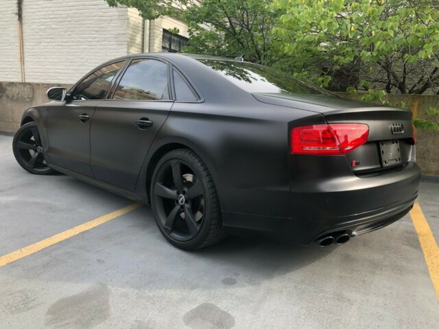2014 Audi S8 (Black/Black)
